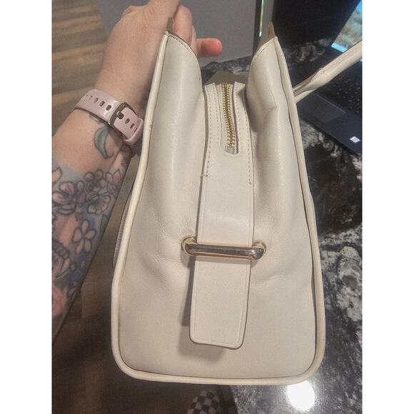 Coach Swagger - Picture 5 of 16